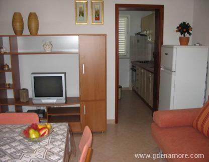 Apartamentos 'Đuzelovi dvori', , alojamiento privado en Vodice, Croacia